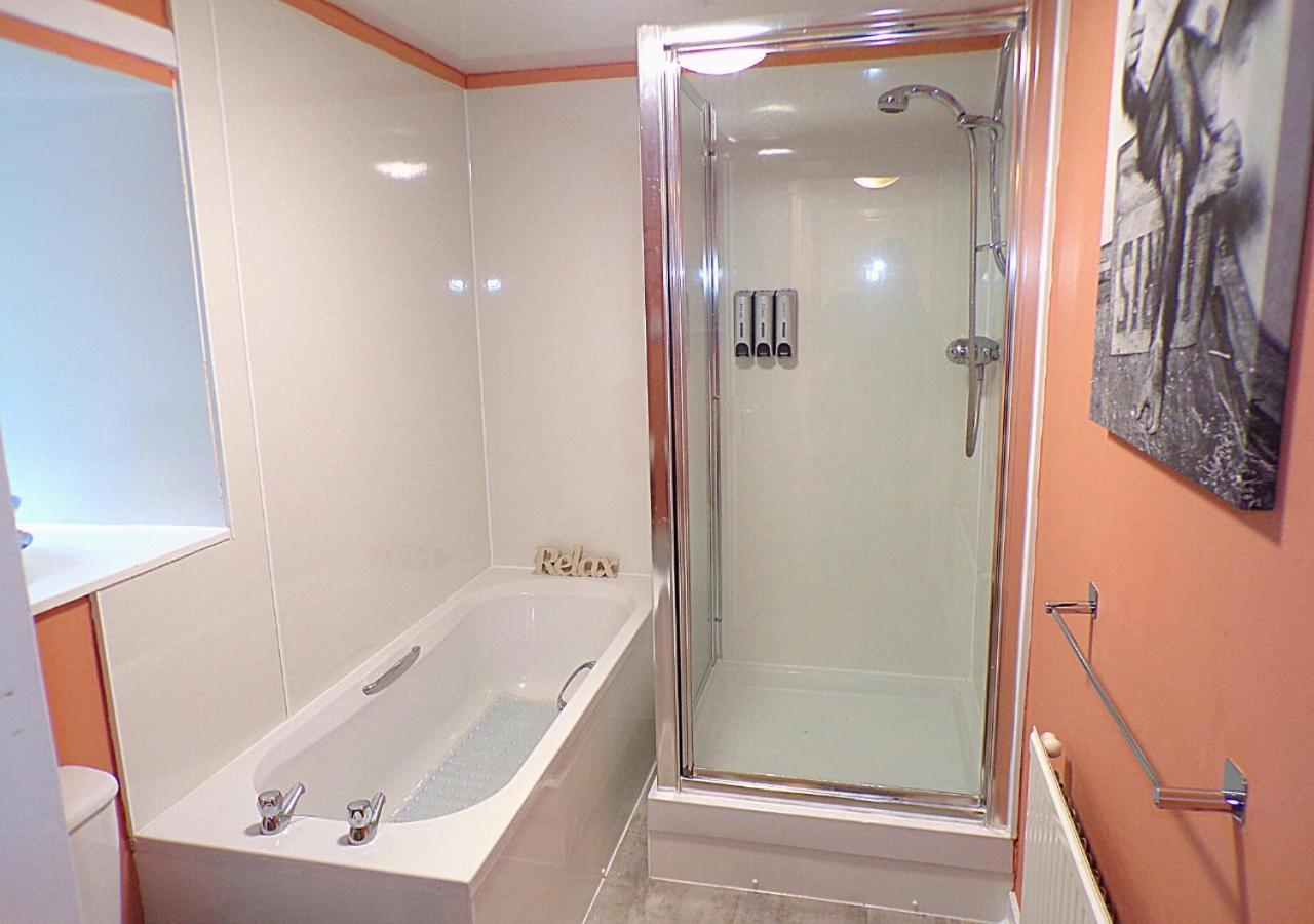 Whinstone Holiday Home In Falkland - Sleeps 8 エクステリア 写真