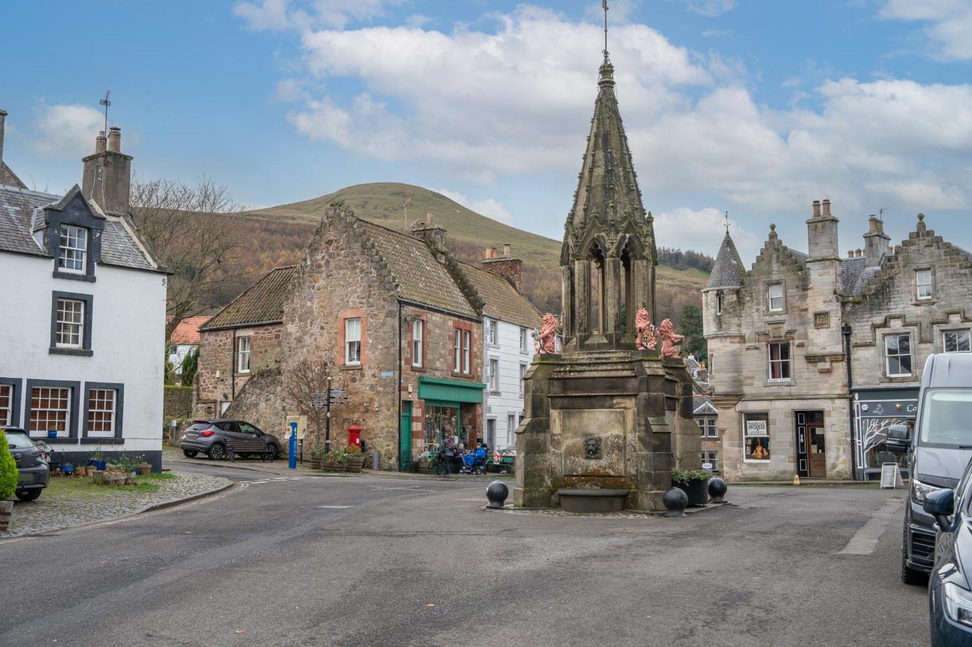 Whinstone Holiday Home In Falkland - Sleeps 8 エクステリア 写真