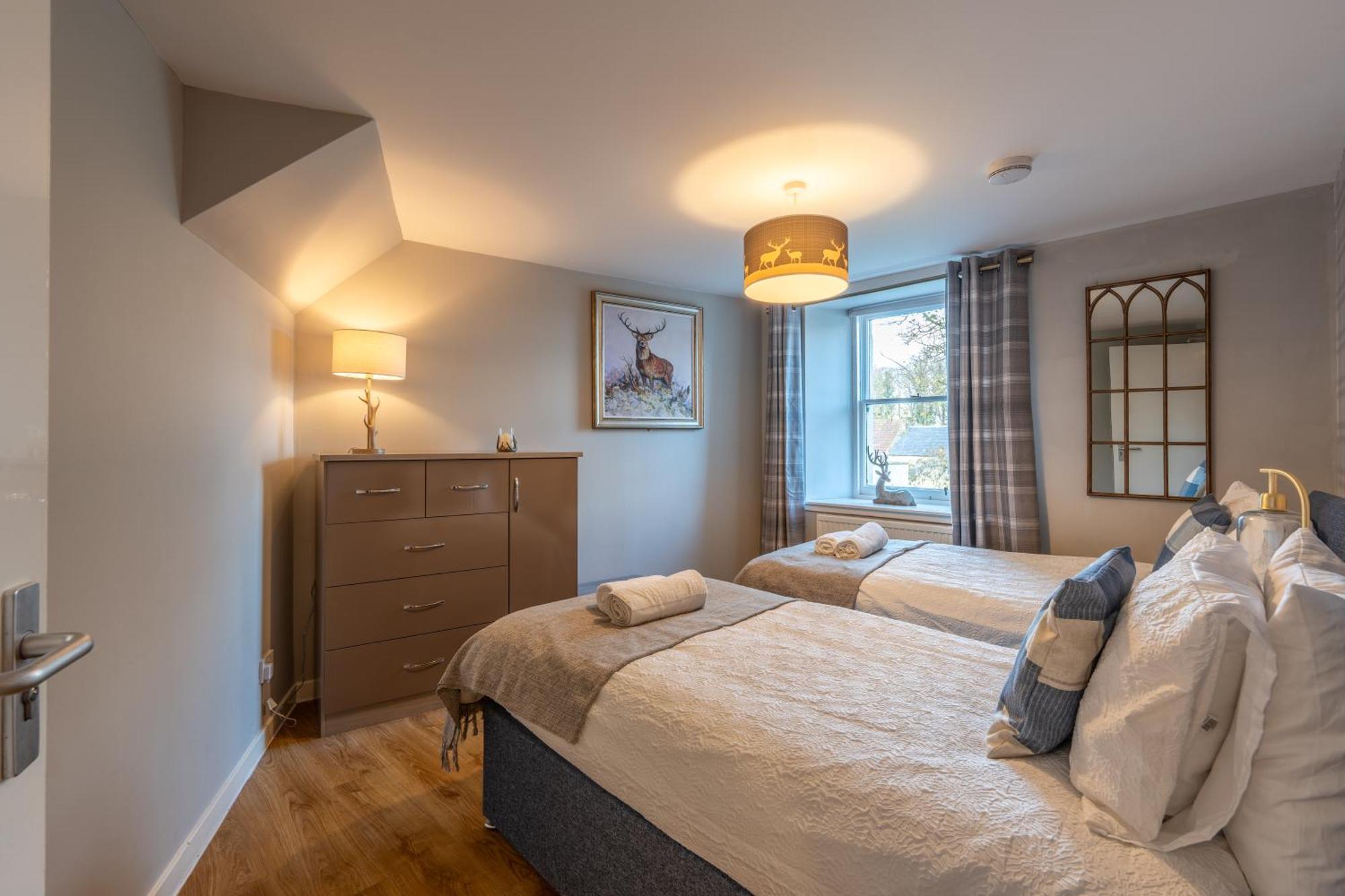Whinstone Holiday Home In Falkland - Sleeps 8 エクステリア 写真