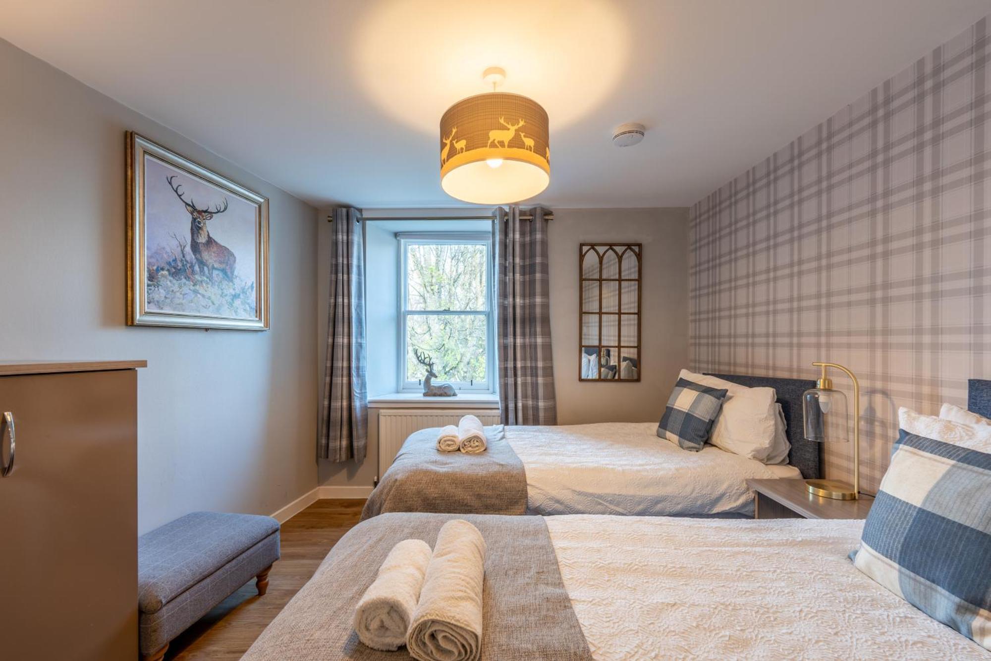 Whinstone Holiday Home In Falkland - Sleeps 8 エクステリア 写真